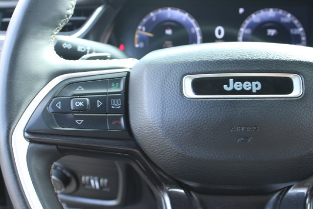 Used 2023 Jeep Grand Cherokee L Laredo RWD image 15