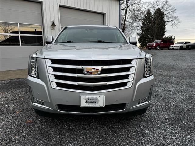 Used 2016 Cadillac Escalade Luxury image 2