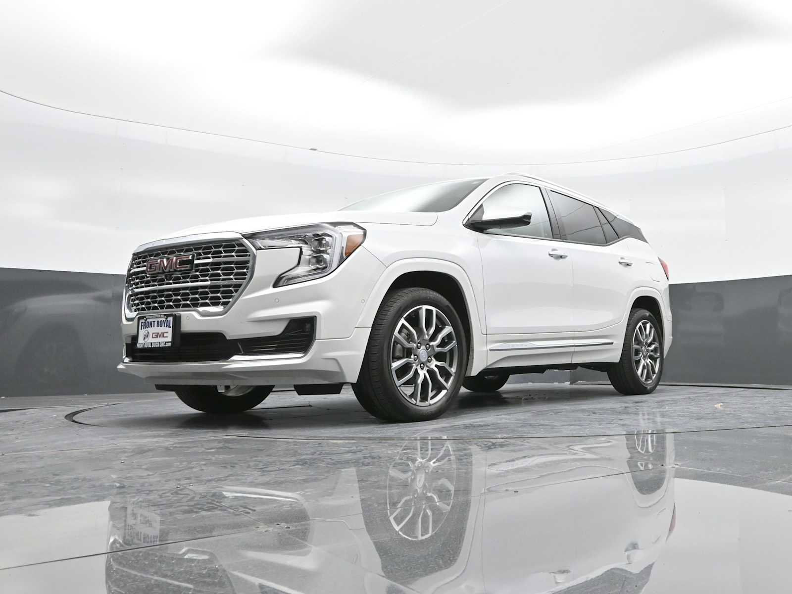Used 2024 GMC Terrain Denali w/ Denali Premium Package image 40