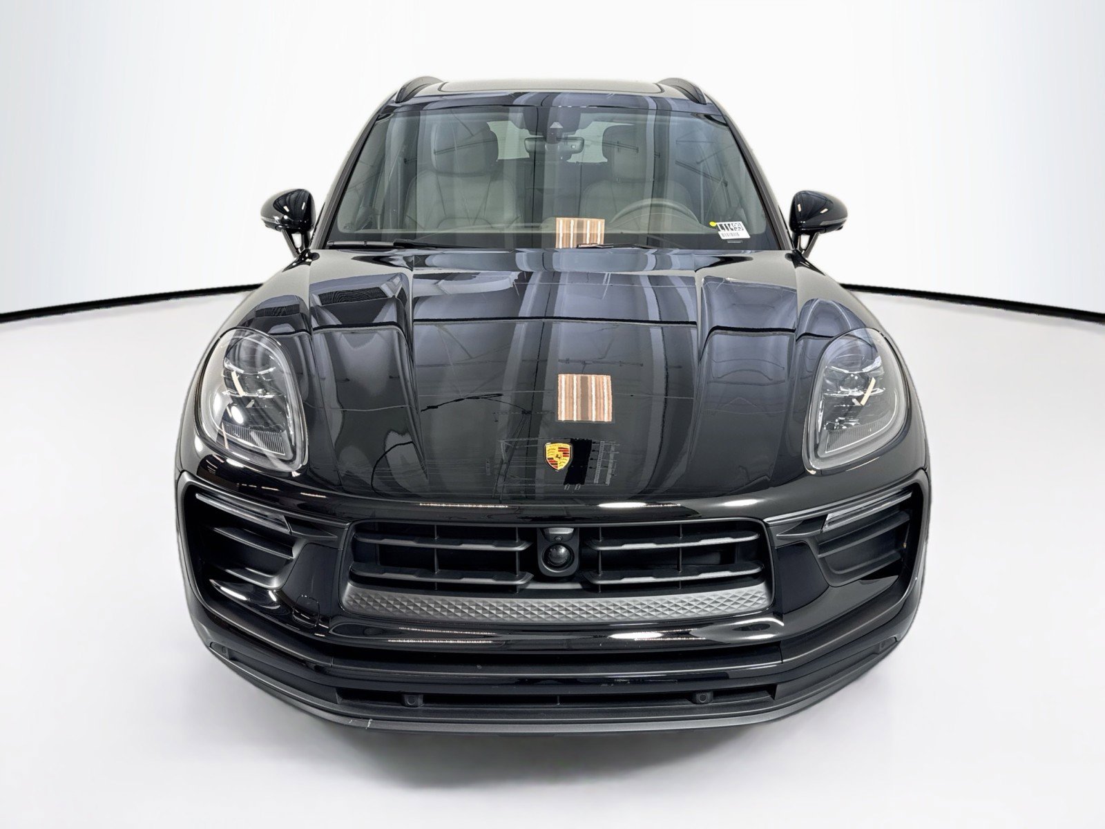 Certified 2025 Porsche Macan image 6