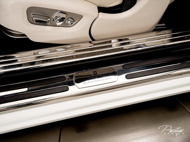 Used 2016 Rolls-Royce Wraith RWD image 25