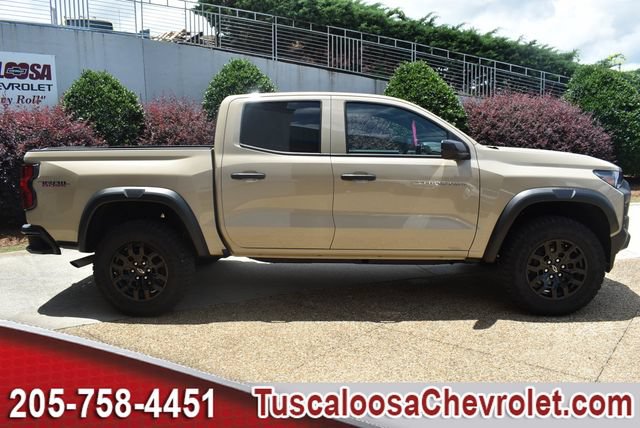 Used 2024 Chevrolet Colorado Trail Boss w/ Advanced Trailering Package AWD/4WD image 11