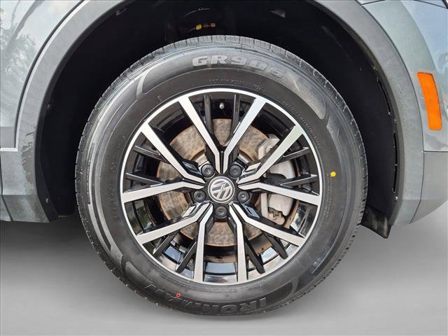 Used 2021 Volkswagen Tiguan SE w/ Panoramic Sunroof Package AWD/4WD image 25