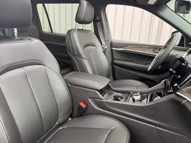 New 2026 Jeep Grand Cherokee L Limited w/ Limited Altitude Package AWD/4WD image 17