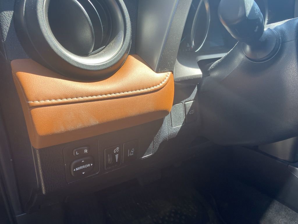Used 2017 Toyota RAV4 Limited image 12