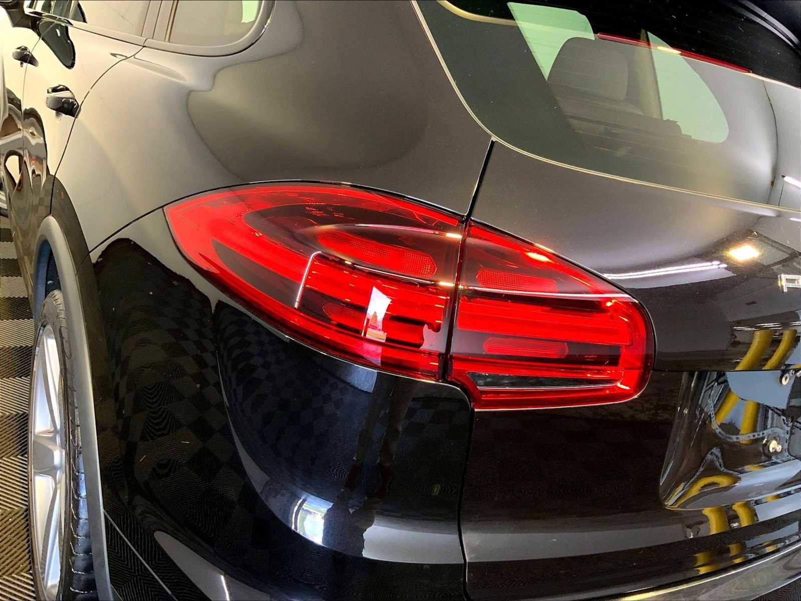 Used 2015 Porsche Cayenne Turbo AWD/4WD image 30