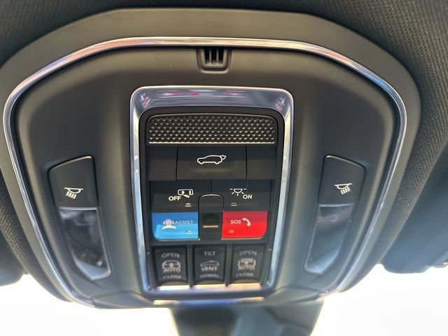 New 2025 Jeep Grand Cherokee Summit image 14