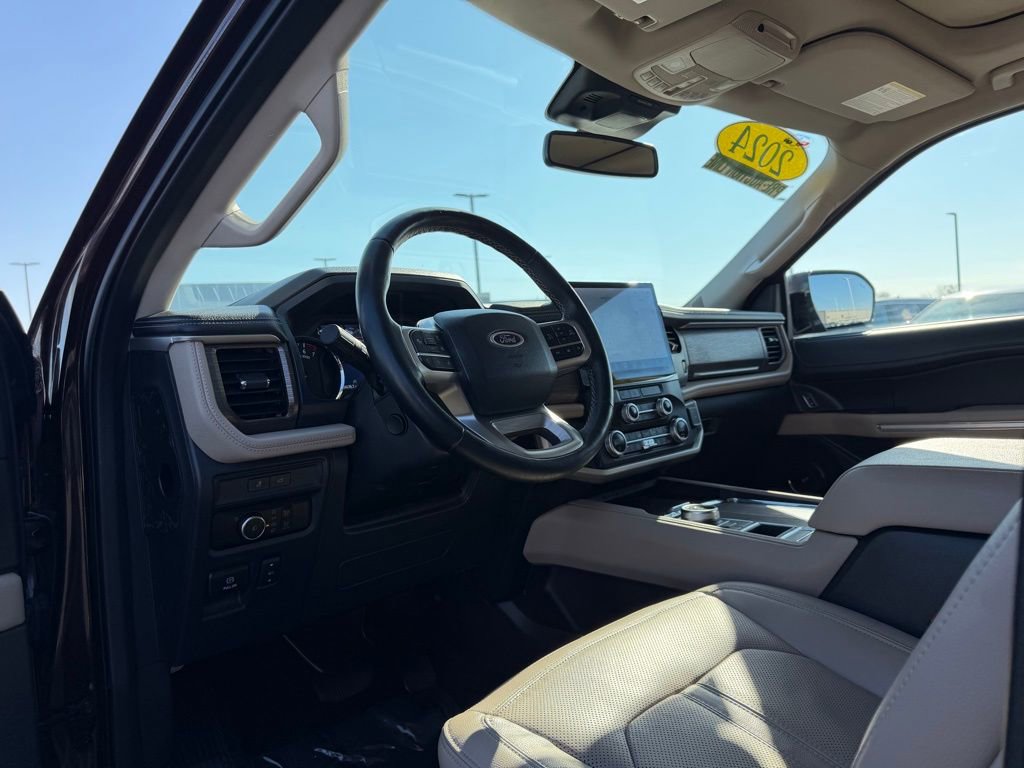 Used 2024 Ford Expedition Limited image 11
