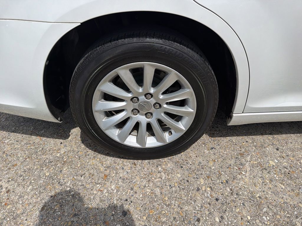 Used 2011 Chrysler 300 RWD image 20