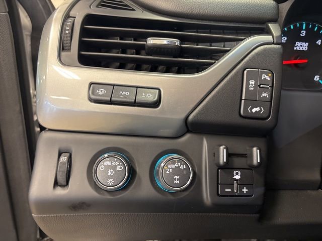 Used 2018 Chevrolet Suburban Premier AWD/4WD image 38
