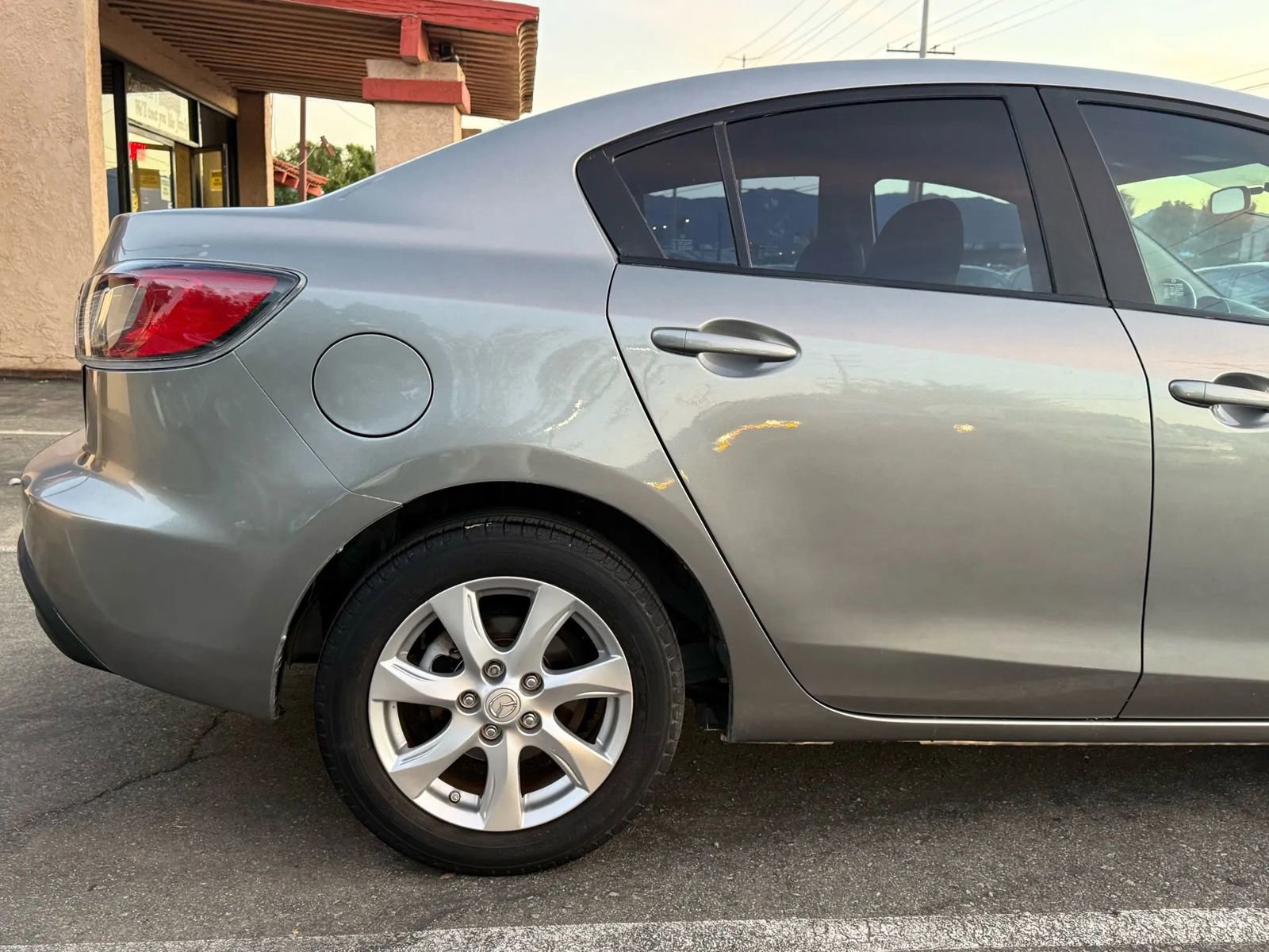 Used 2010 MAZDA MAZDA3 i Touring image 11