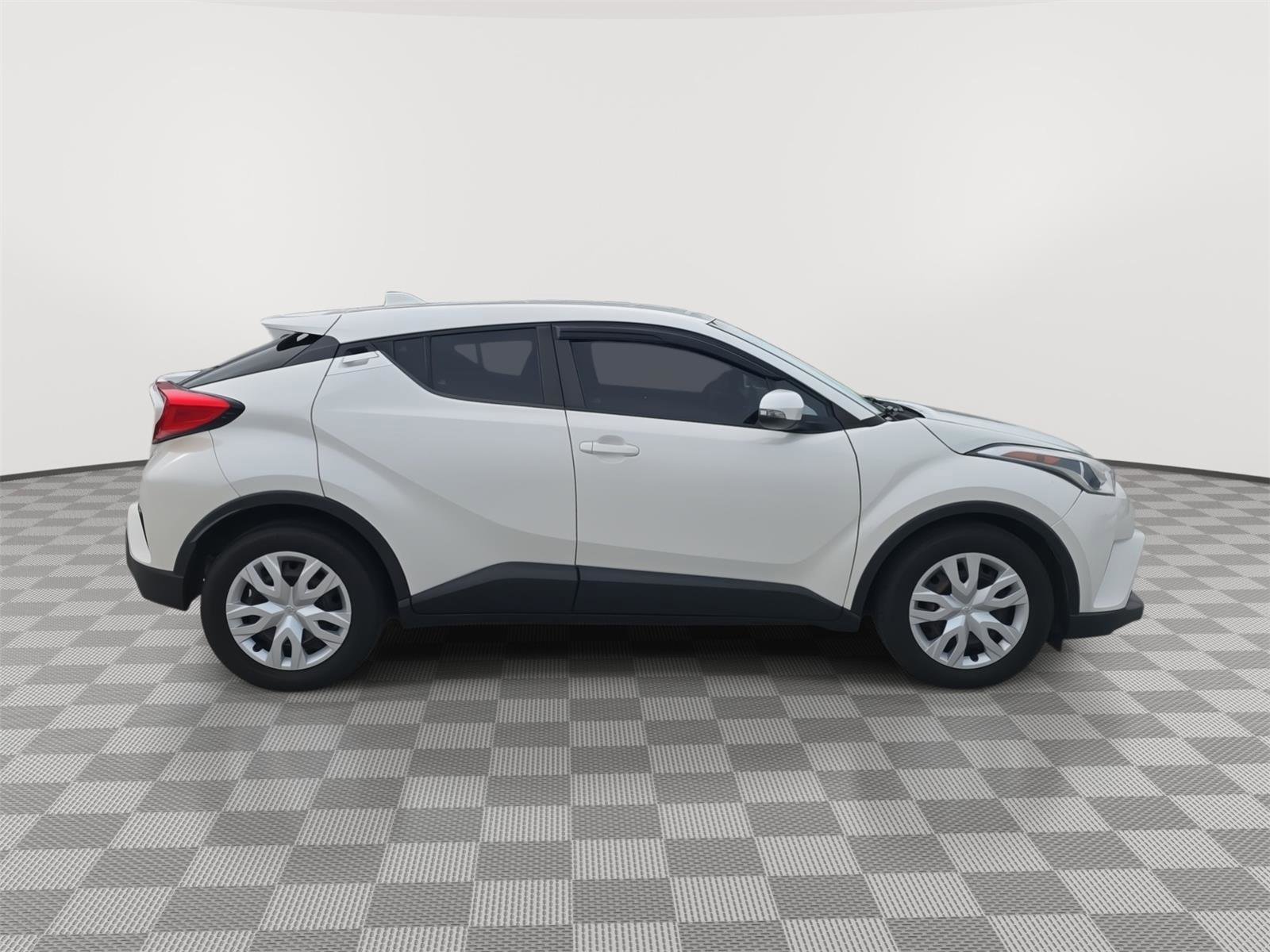 Used 2019 Toyota C-HR LE FWD image 9