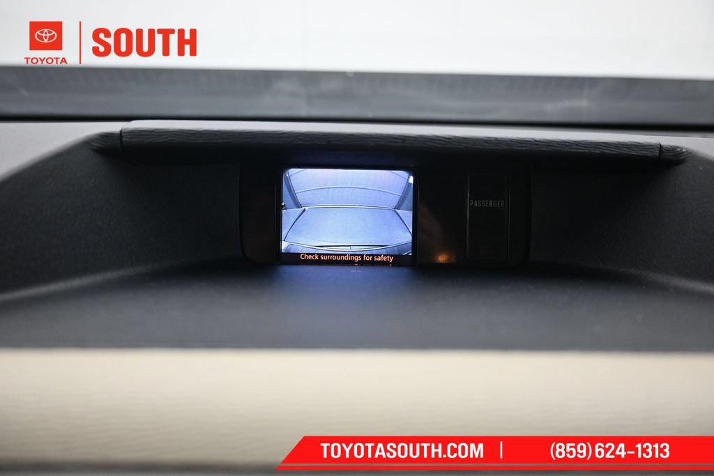 Used 2014 Toyota Sienna LE AWD/4WD image 16