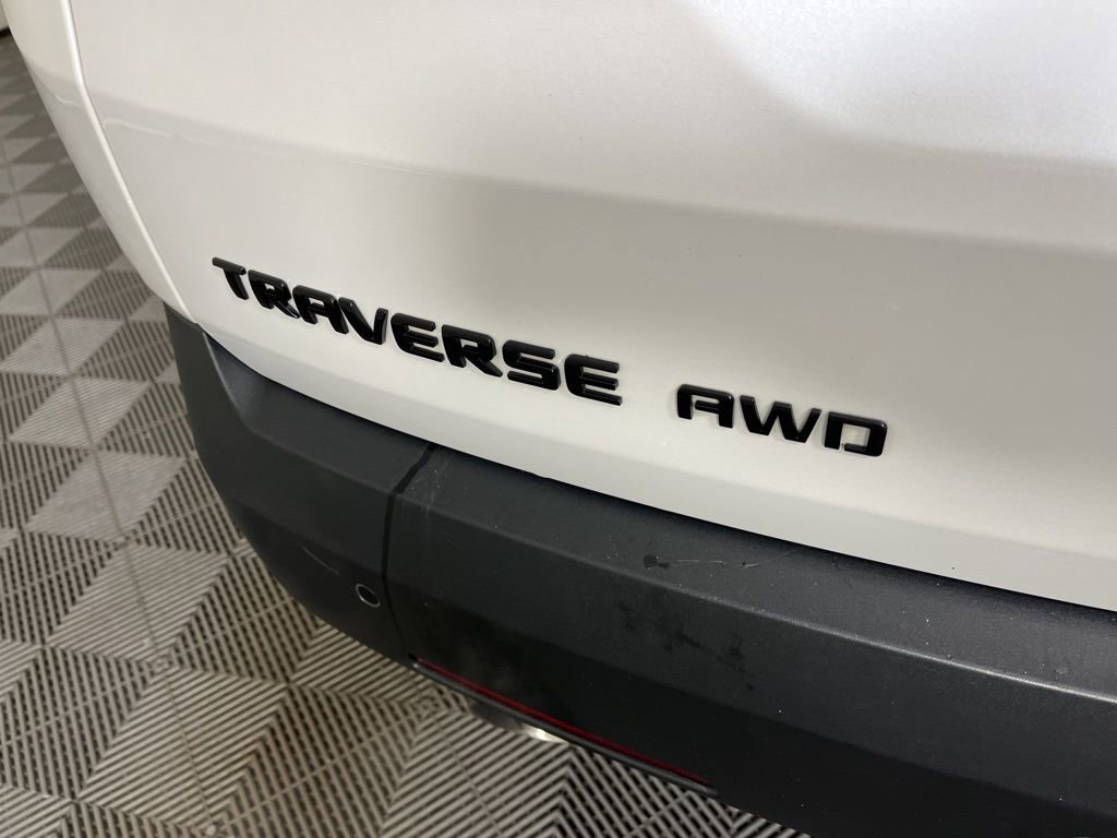 Used 2022 Chevrolet Traverse RS image 3