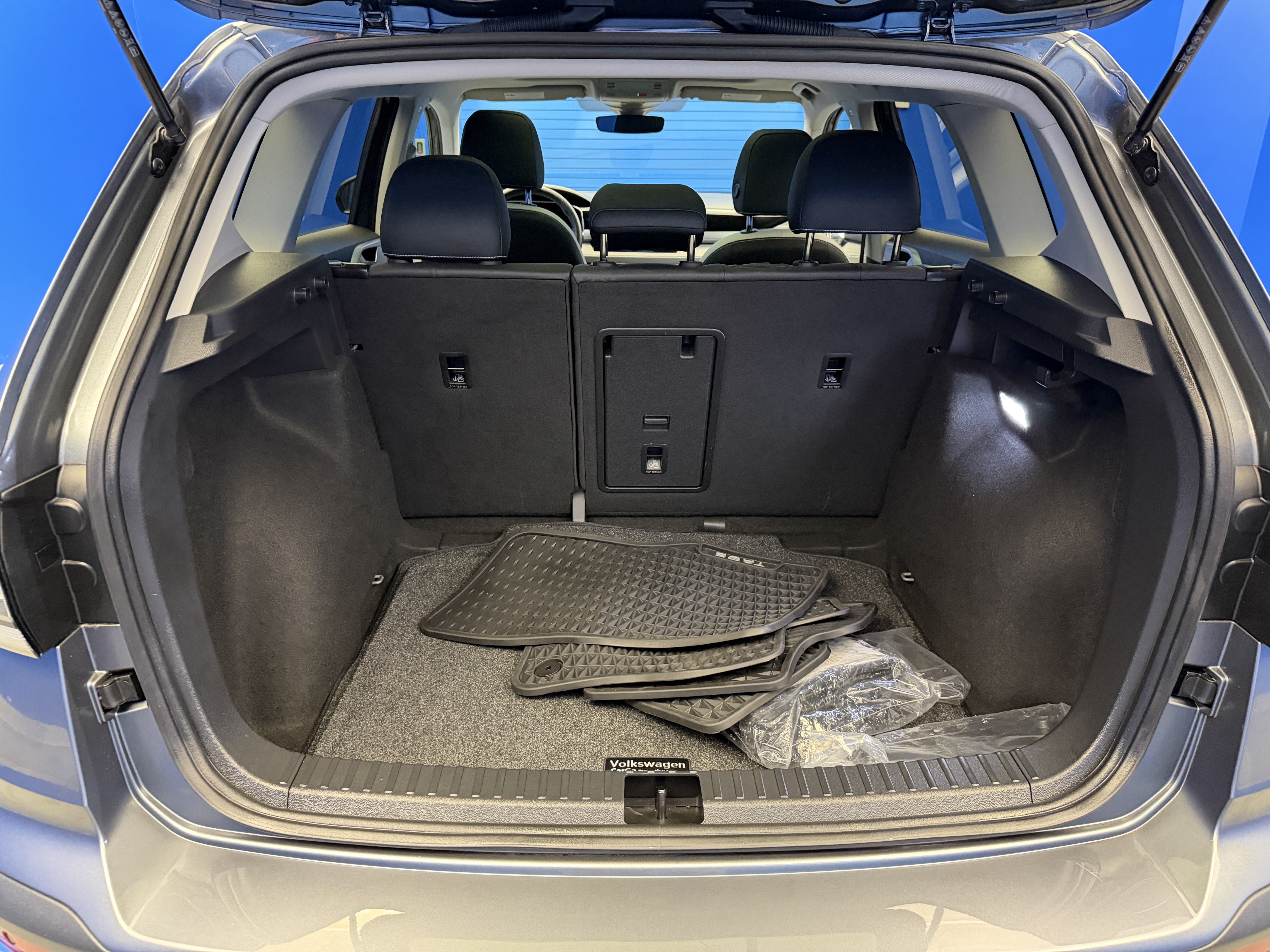 Certified 2025 Volkswagen Taos SE w/ Panoramic Sunroof Package FWD image 27