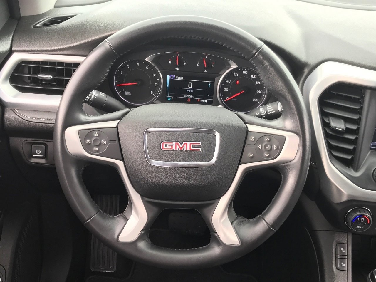 Certified 2018 GMC Acadia SLT FWD image 11