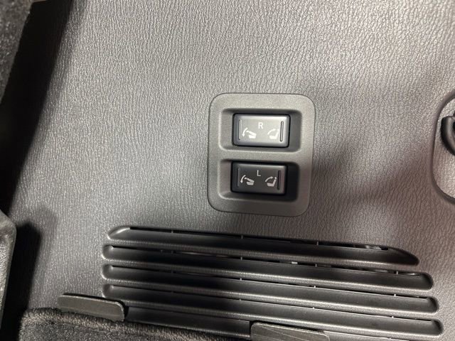 Used 2024 Nissan Armada Platinum w/ Captain's Chairs Package image 56