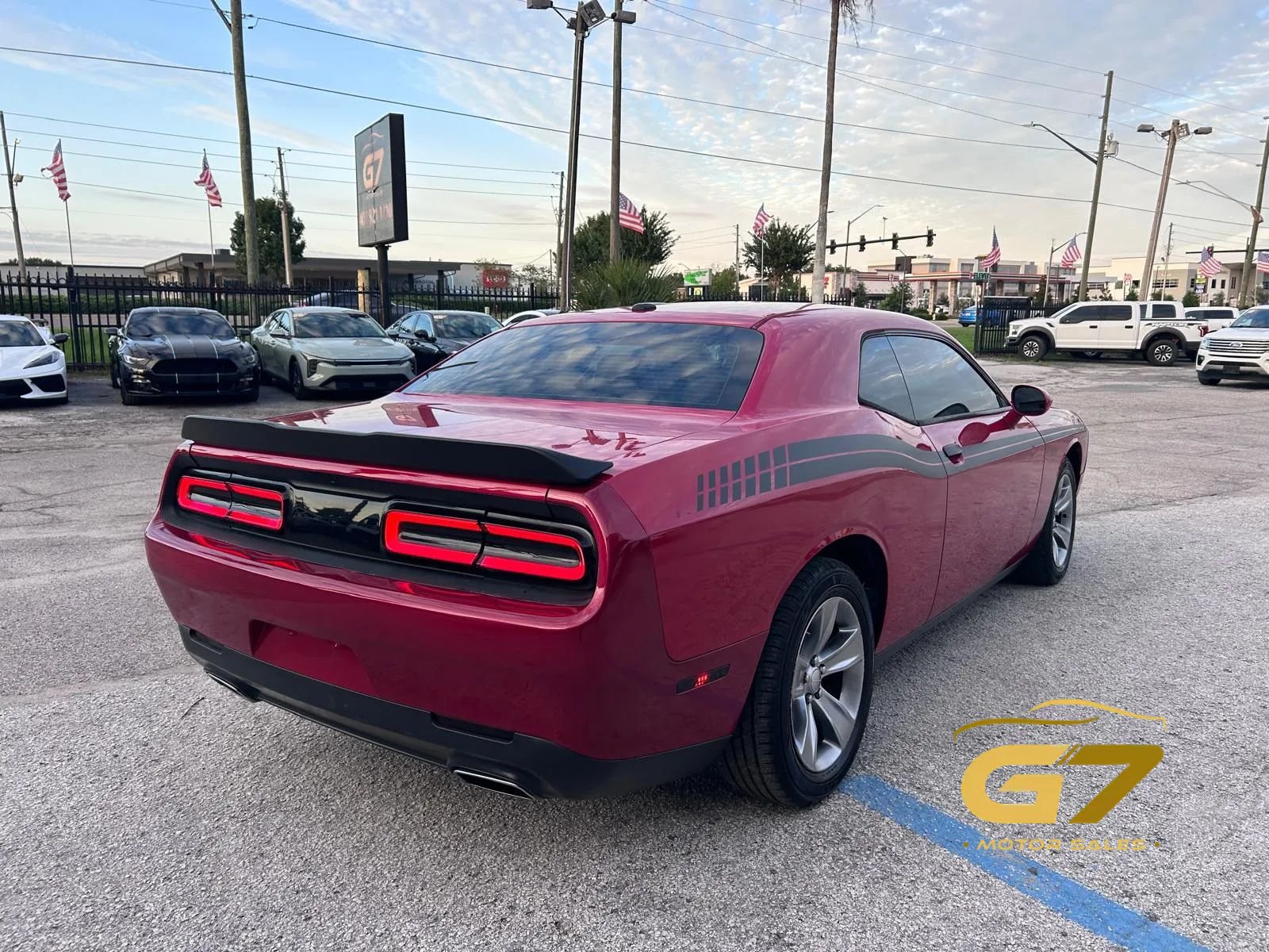 Used 2017 Dodge Challenger SXT RWD image 8