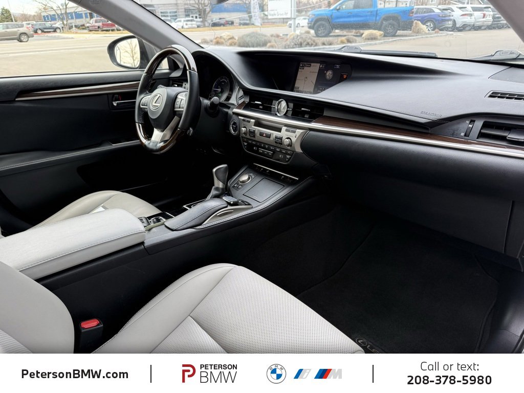 Used 2016 Lexus ES 300h image 23