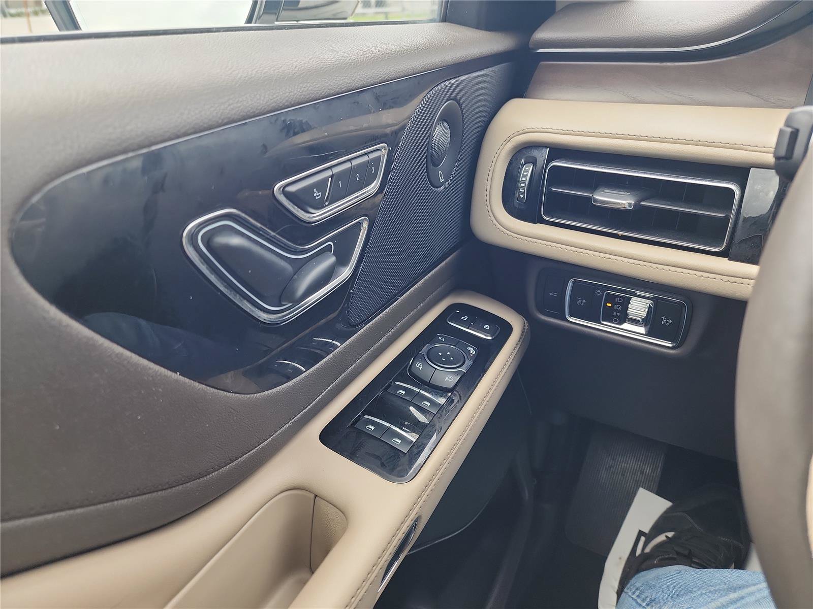 Used 2023 Lincoln Aviator Reserve w/ Equipment Group 201A AWD/4WD image 37