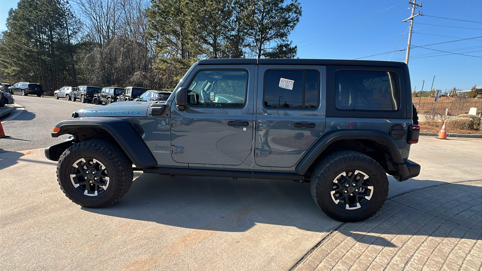 Used 2025 Jeep Wrangler Unlimited Rubicon 4xe w/ Convenience Group image 11
