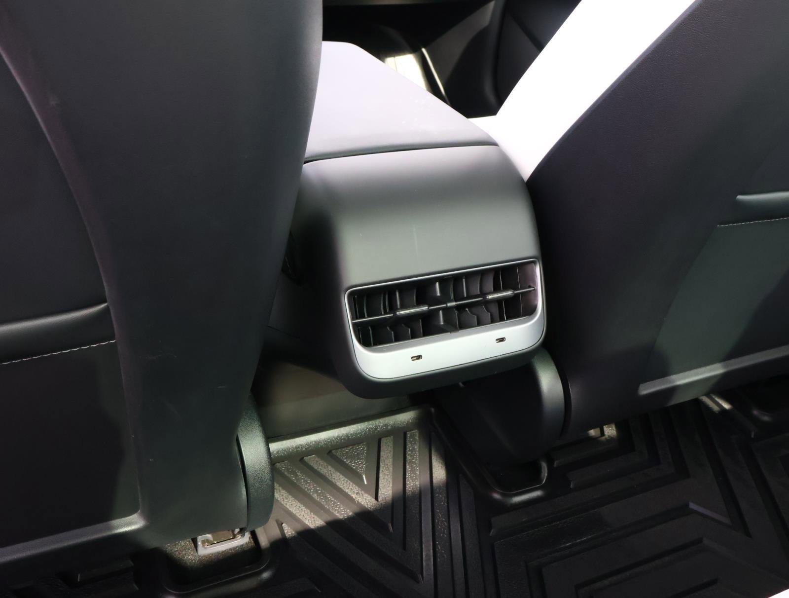 Used 2022 Tesla Model 3 Standard Range image 12