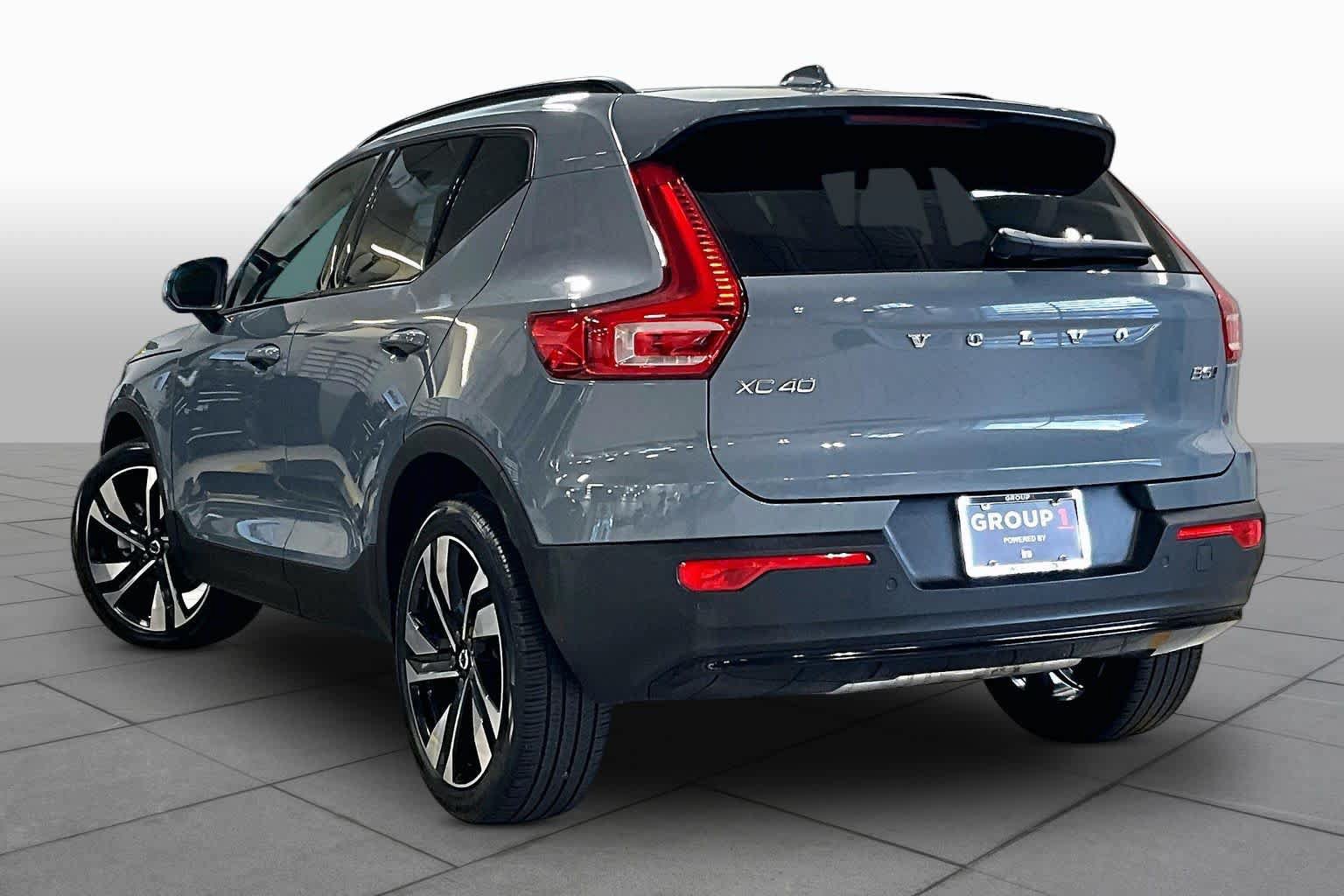 Certified 2023 Volvo XC40 B5 Ultimate w/ Climate Package AWD/4WD image 12