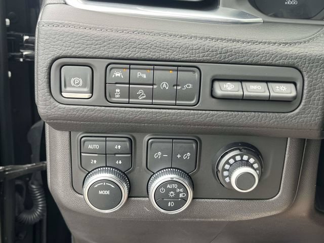 Used 2021 GMC Yukon Denali w/ Denali Premium Package AWD/4WD image 31