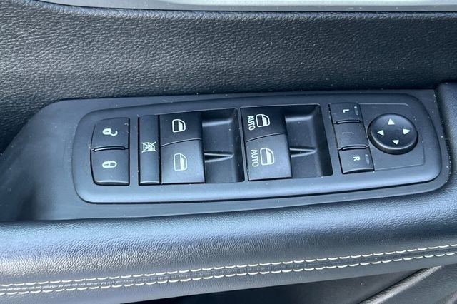 Used 2019 Chrysler Pacifica Touring-L w/ Advanced Safetytec Group image 12