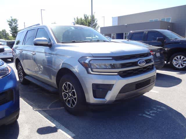 Used 2024 Ford Expedition XLT AWD/4WD image 3