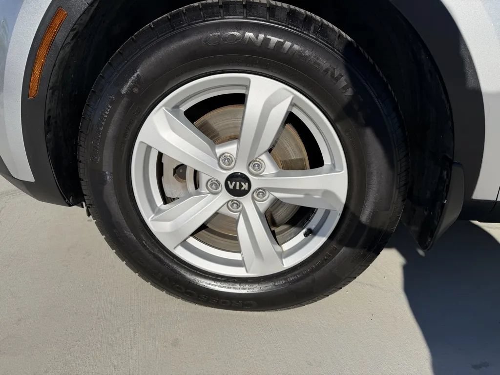 Used 2021 Kia Sorento LX FWD image 9