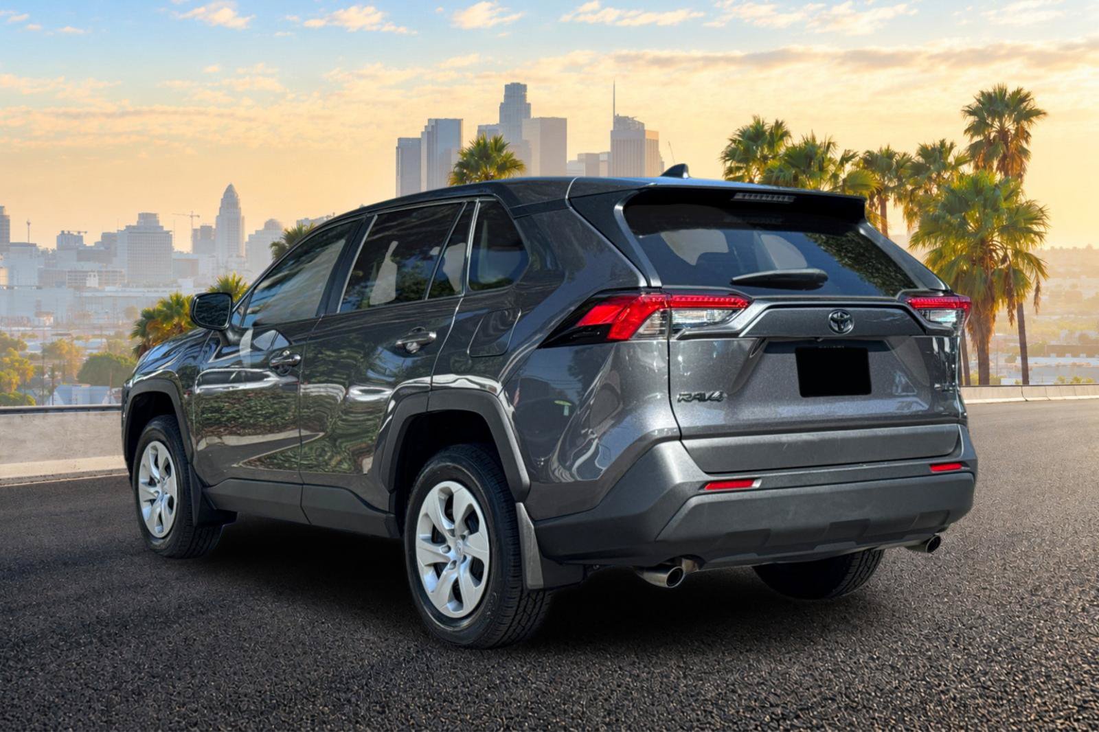 Used 2022 Toyota RAV4 LE FWD image 6