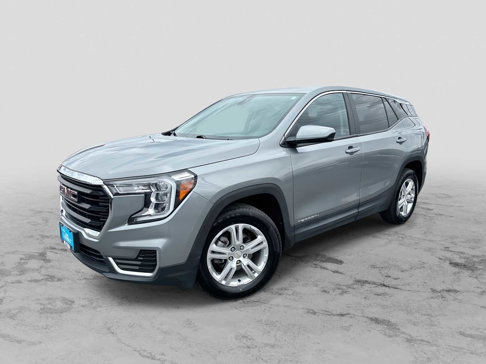 Used 2024 GMC Terrain SLE image 1