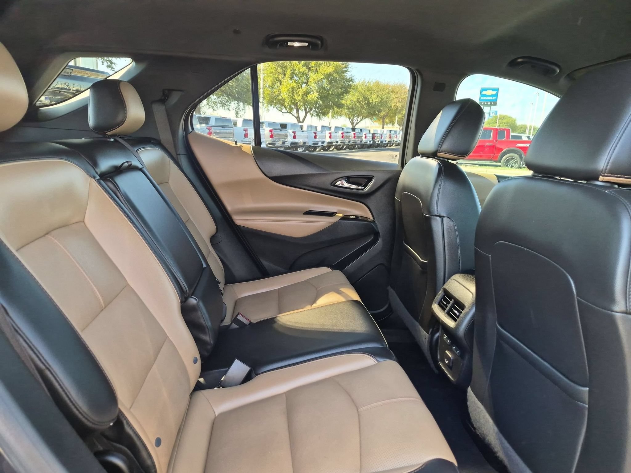 Used 2022 Chevrolet Equinox Premier FWD image 27