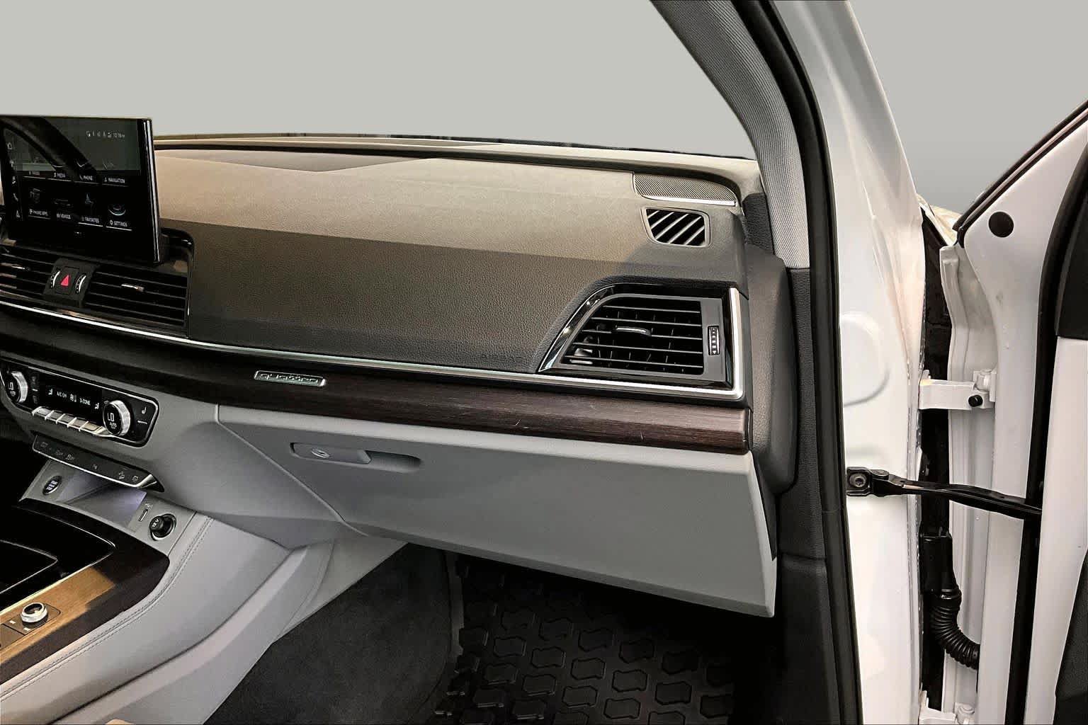Certified 2024 Audi Q5 2.0T Premium Plus w/ Premium Plus Package AWD/4WD image 19