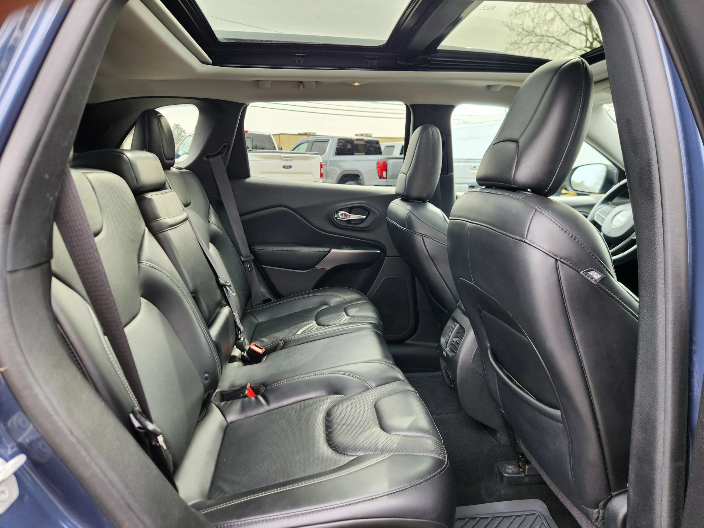 Used 2019 Jeep Cherokee Limited AWD/4WD image 49