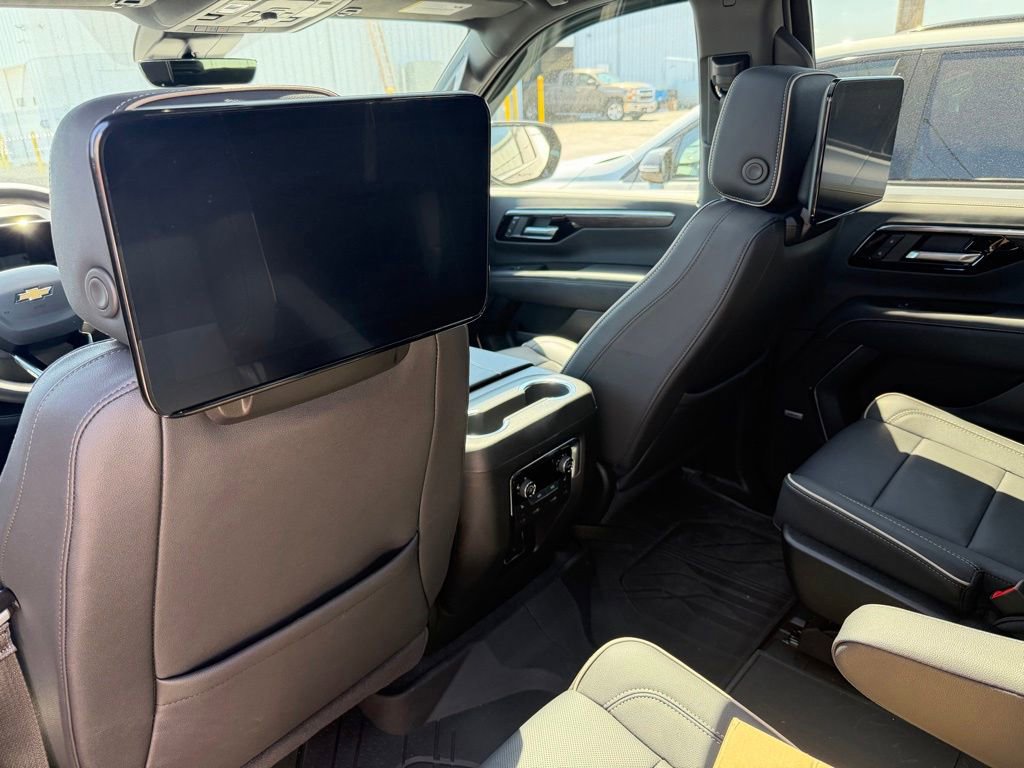Used 2025 Chevrolet Tahoe Premier AWD/4WD image 9