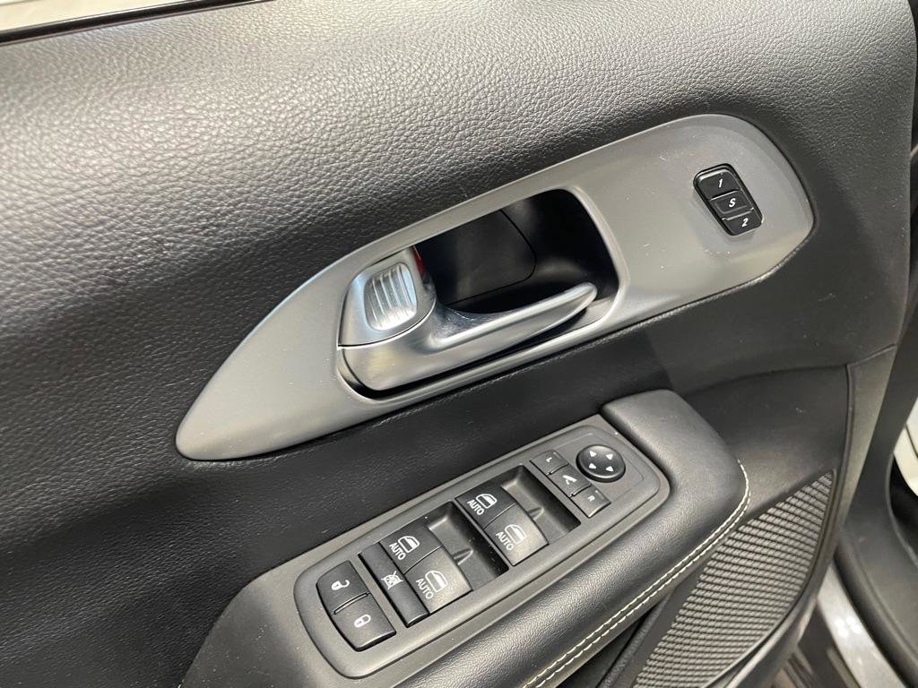 Used 2019 Chrysler Pacifica Limited w/ Advanced Safetytec Group image 12
