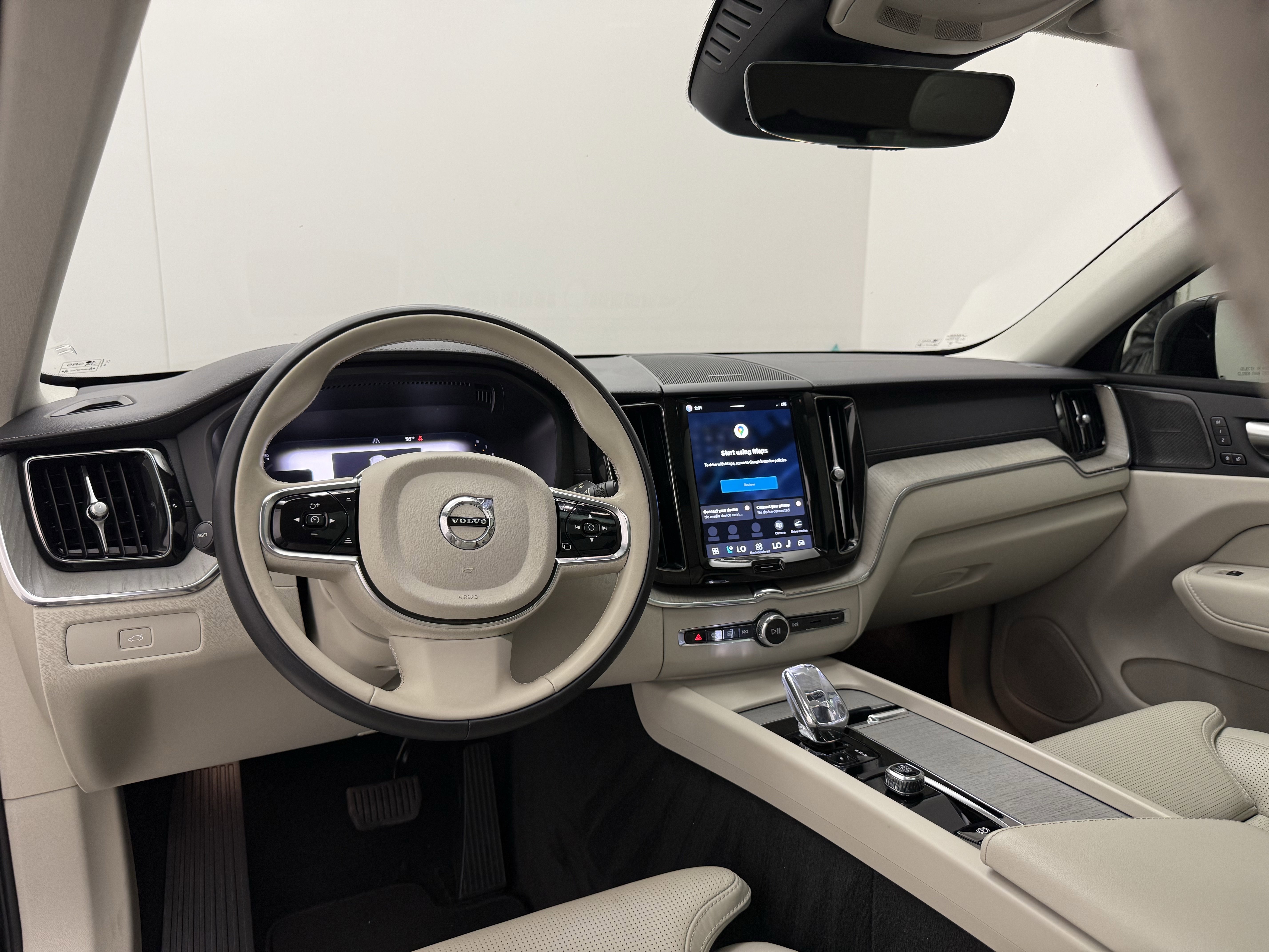 Used 2024 Volvo XC60 B5 Ultimate w/ Protection Package Premier image 24