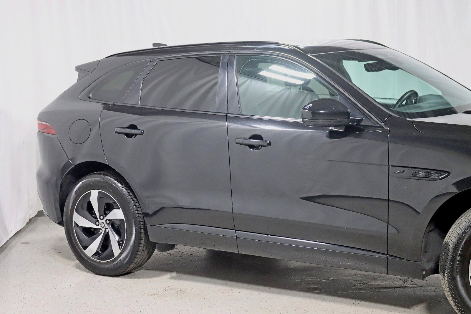 Used 2024 Jaguar F-PACE R-Dynamic S image 3