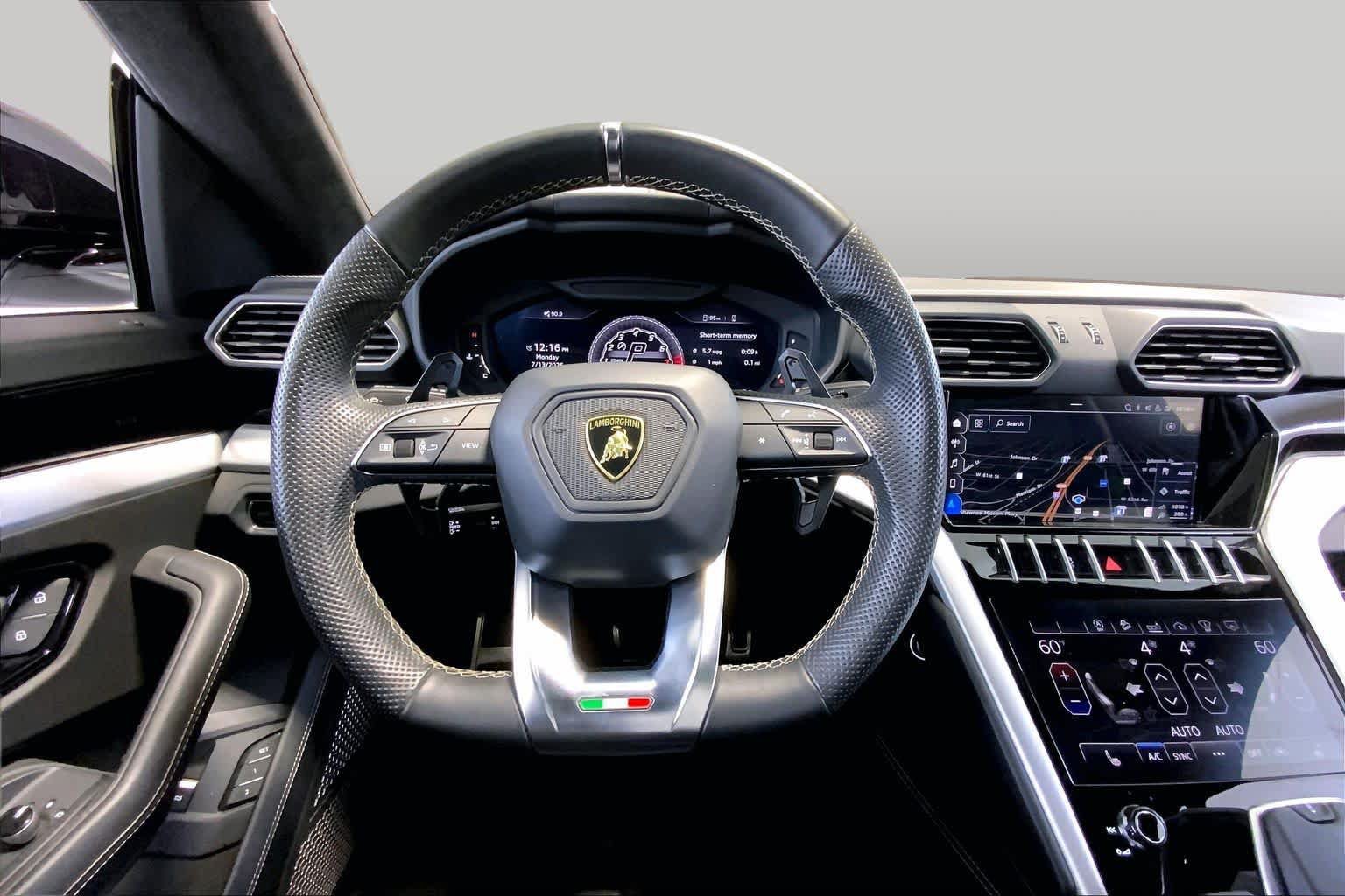 Used 2020 Lamborghini Urus AWD/4WD image 5