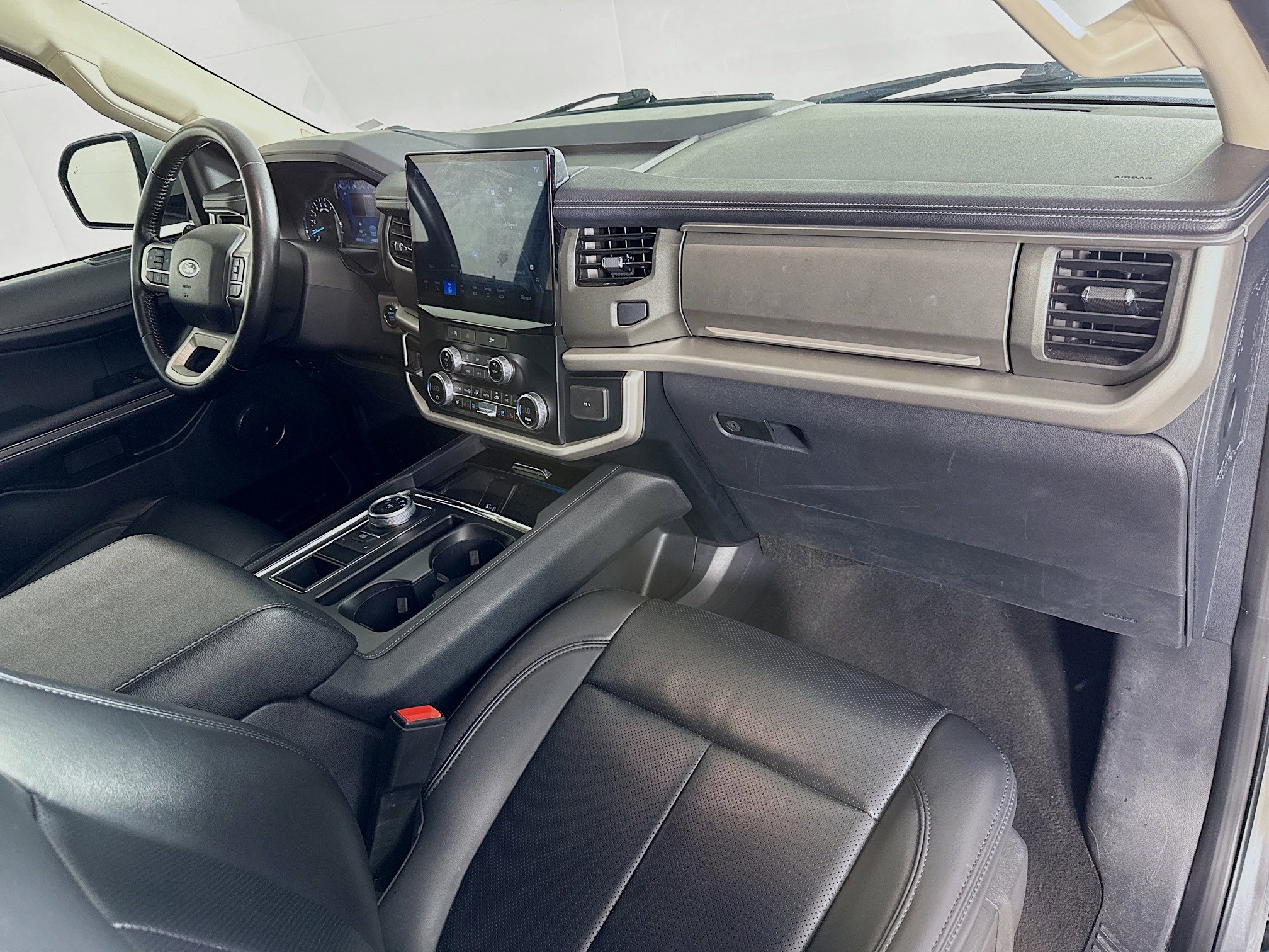 Used 2024 Ford Expedition XLT image 37