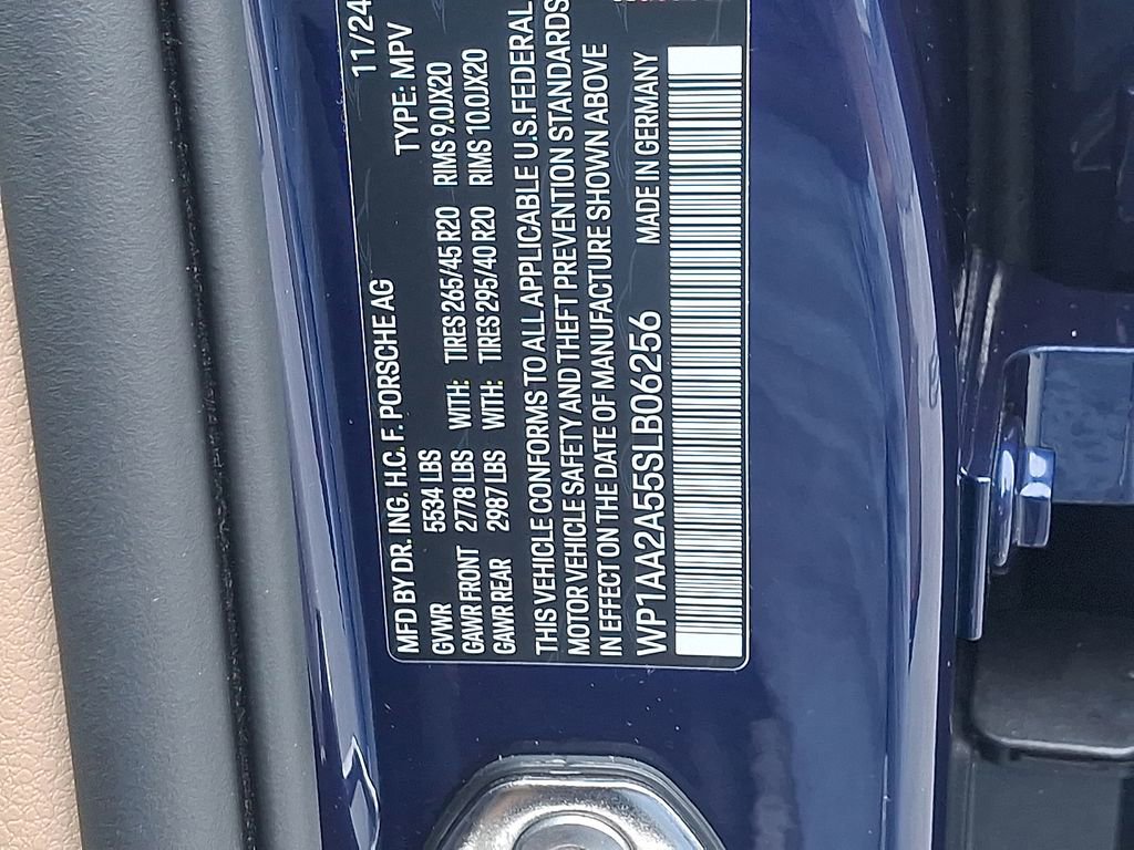 Certified 2025 Porsche Macan image 30