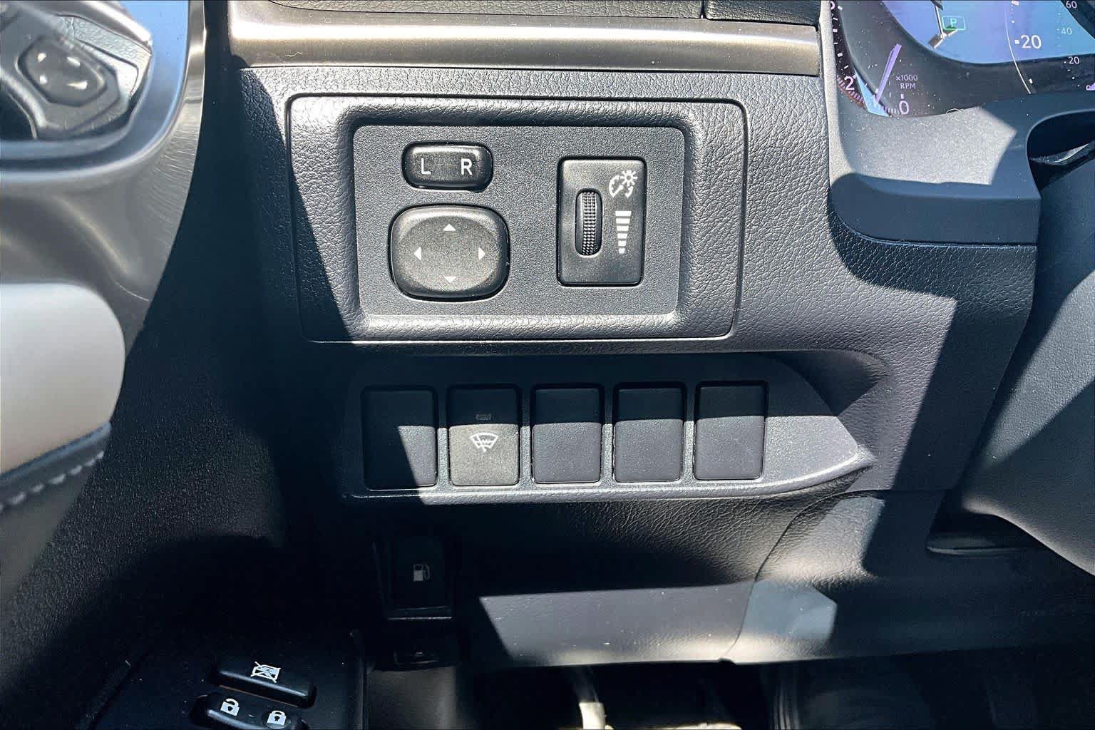 Used 2014 Lexus CT 200h FWD image 35