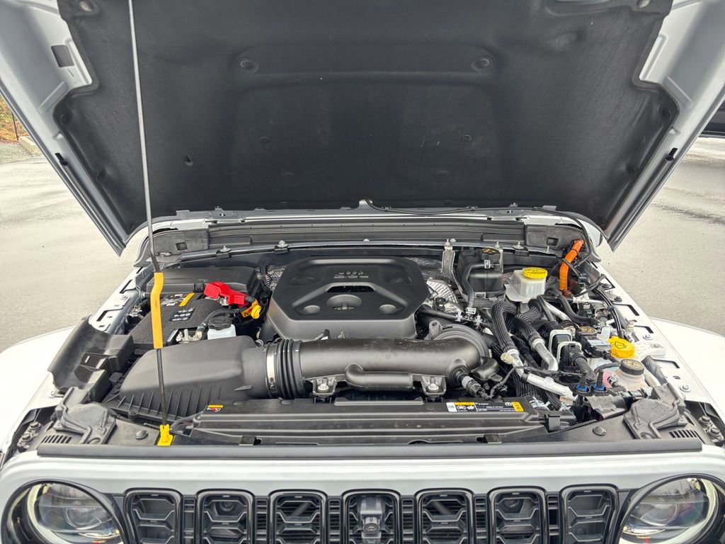 Used 2024 Jeep Wrangler High Altitude AWD/4WD image 30