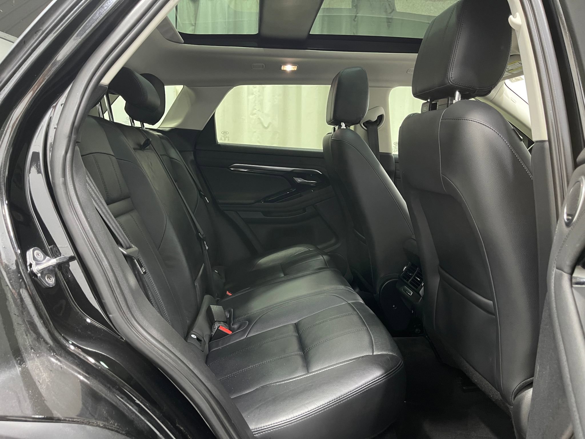 Used 2020 Land Rover Range Rover Evoque SE AWD/4WD image 31