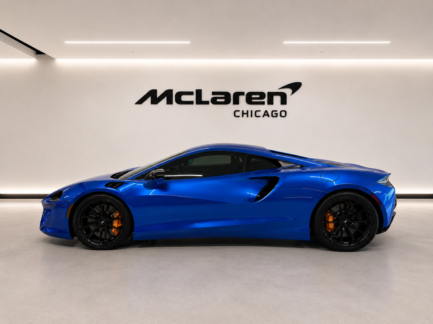 Used 2024 McLaren Artura RWD image 1
