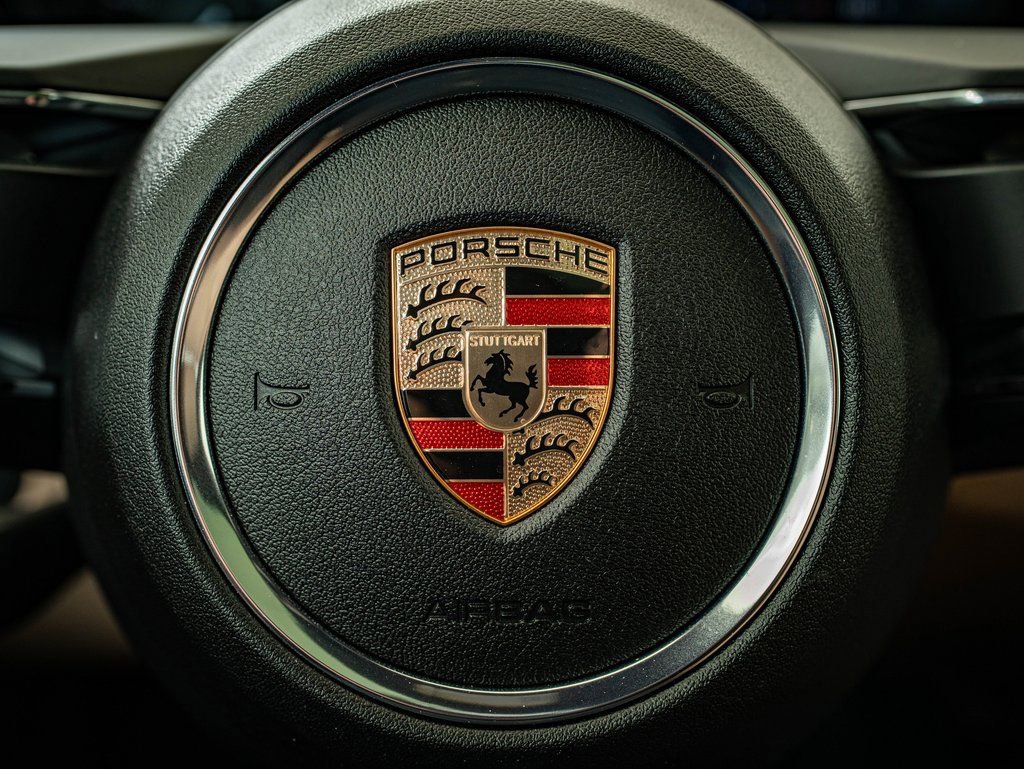 Certified 2025 Porsche Macan image 36