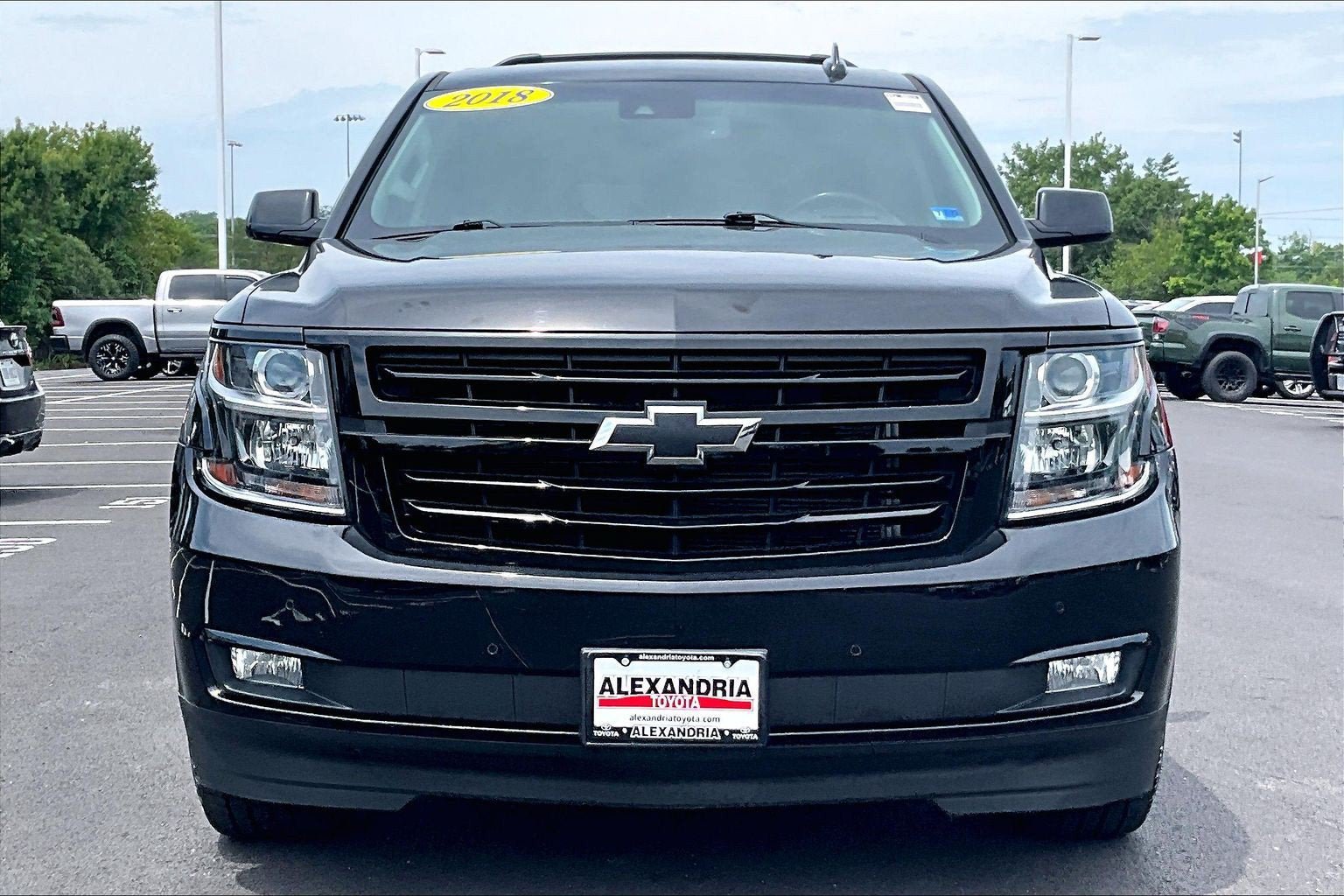 Used 2018 Chevrolet Suburban Premier AWD/4WD image 3