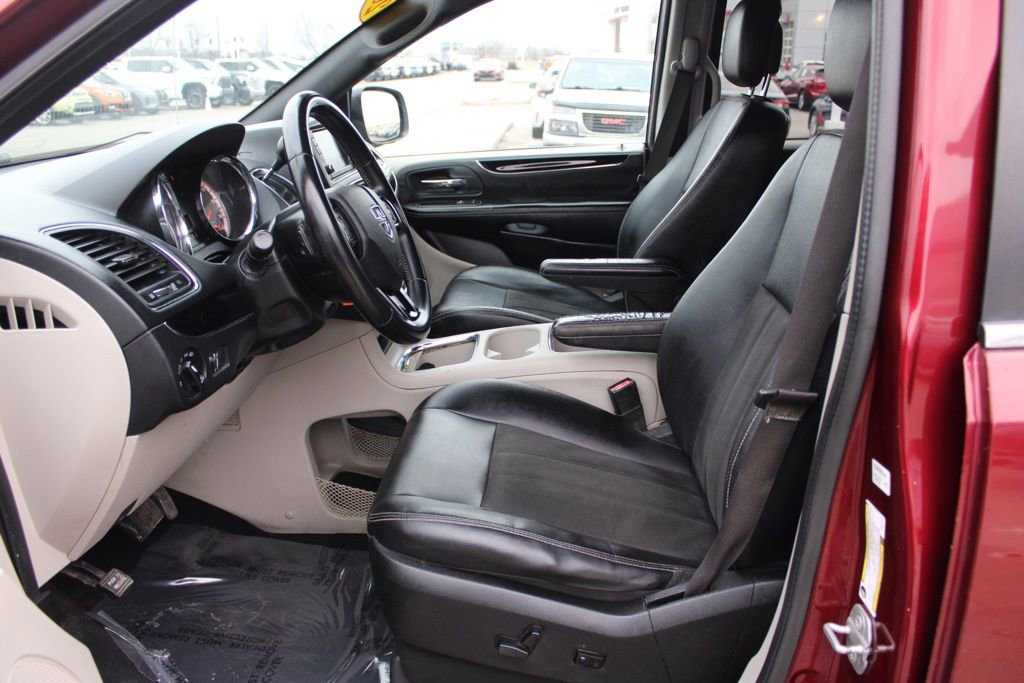 Used 2019 Dodge Grand Caravan SXT image 13
